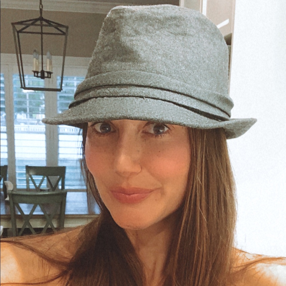 Stylish Gray Hat - image 1